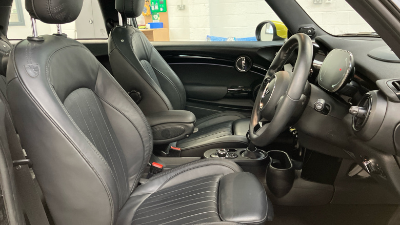 MINI Hatchback 135kW Cooper S Level 3 33kWh 3dr Auto Electric Hatchback